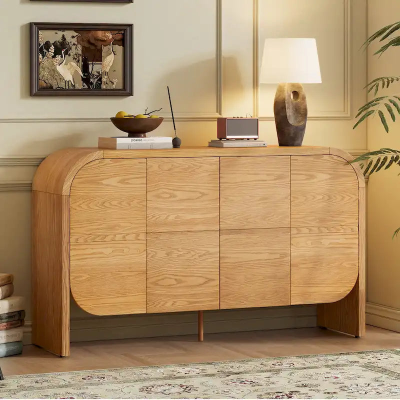 Sideboard aus Holz mit geschwungenen Kanten und verstellbaren Einlegeböden