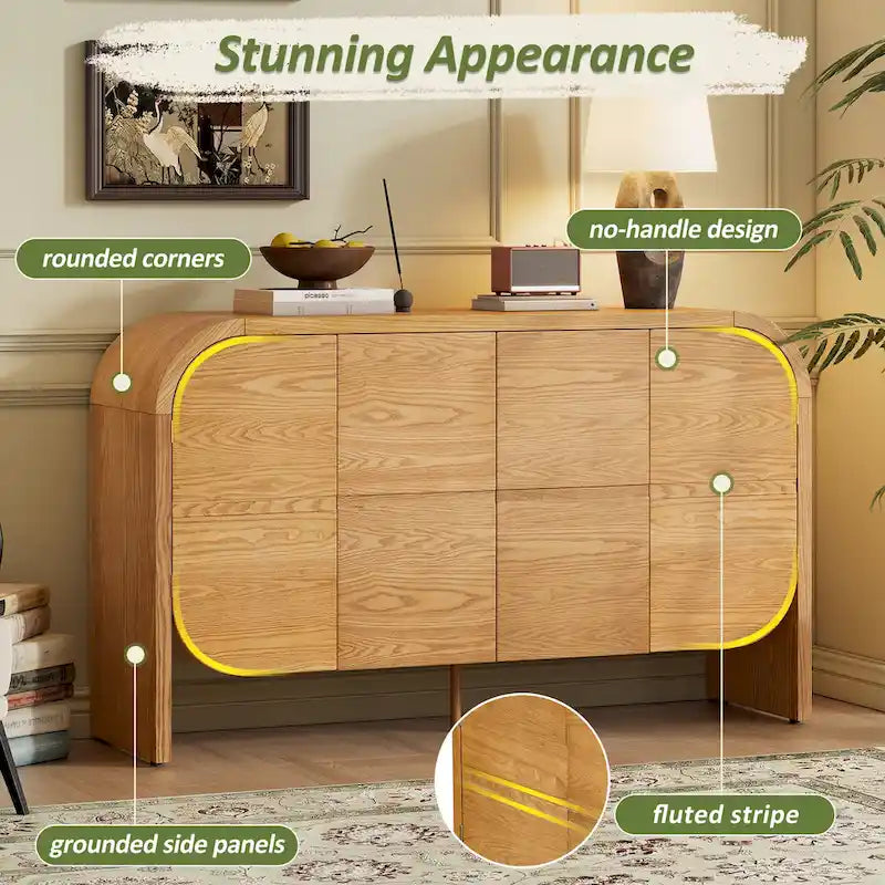 Sideboard aus Holz mit geschwungenen Kanten und verstellbaren Einlegeböden