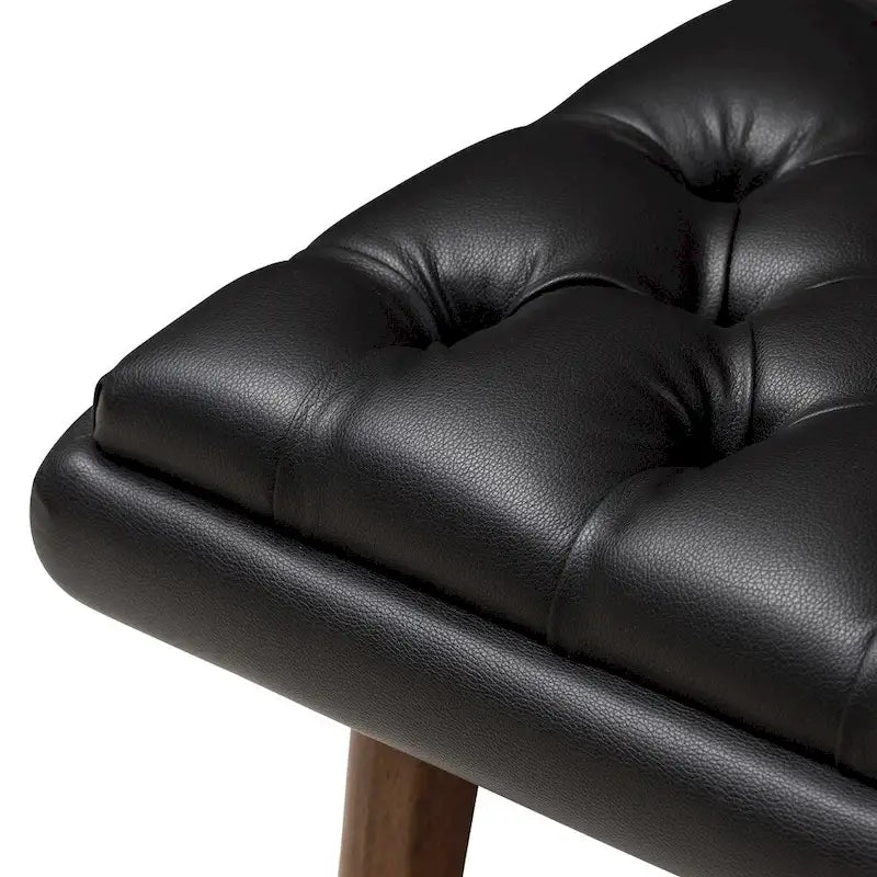 Polsterhocker im Mid-Century-Modern-Stil mit Fußstütze, Massivholzbeinen und als Akzentsitz fürs Wohnzimmer