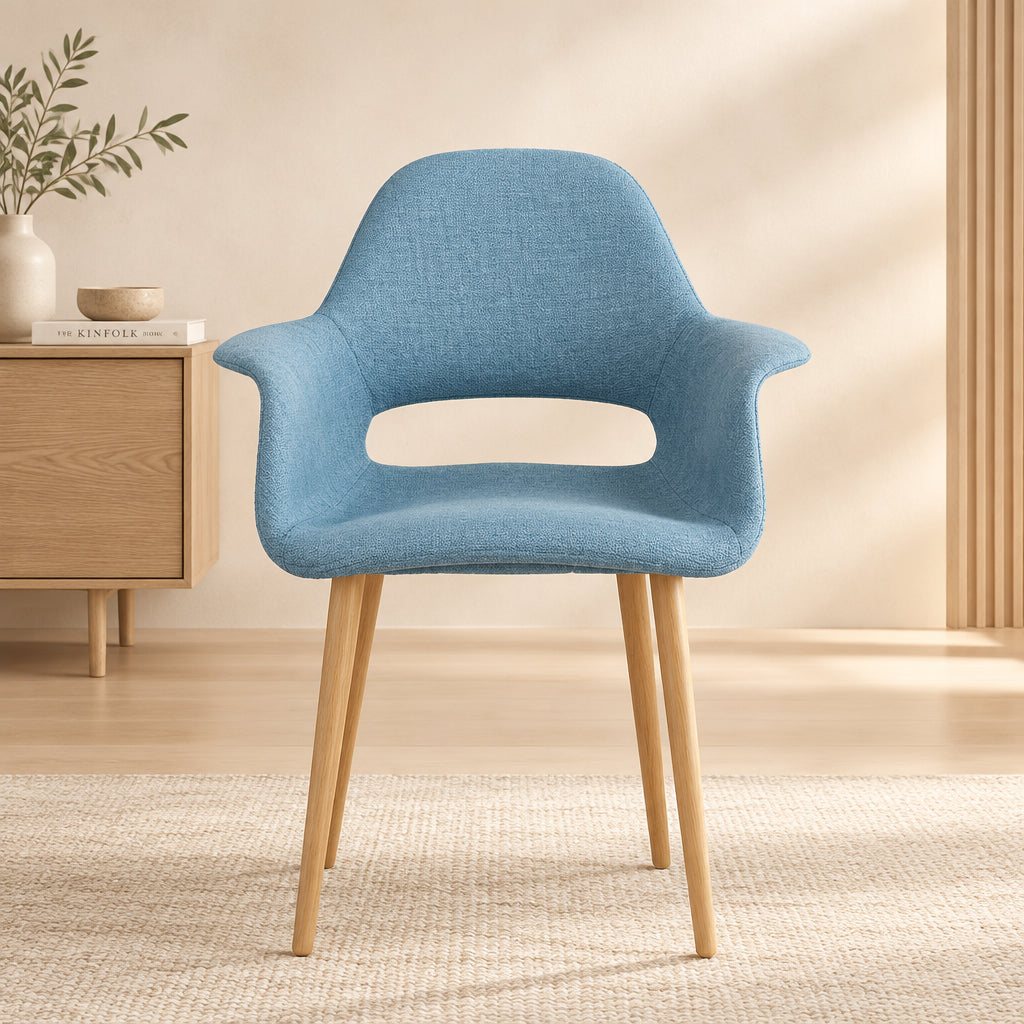 Moderner Sessel aus organischem Polsterstoff mit Beinen aus Naturholz fürs Esszimmer, Büro oder als zusätzlicher Loungesessel