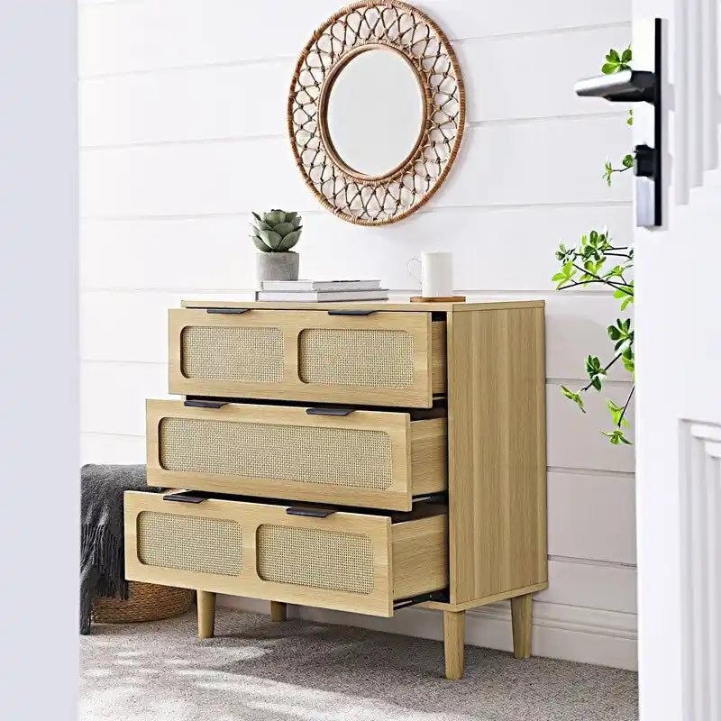 Cassettiera in stile moderno di metà secolo e boho con 3 cassetti in rattan, struttura in MDF e gambe in legno massello