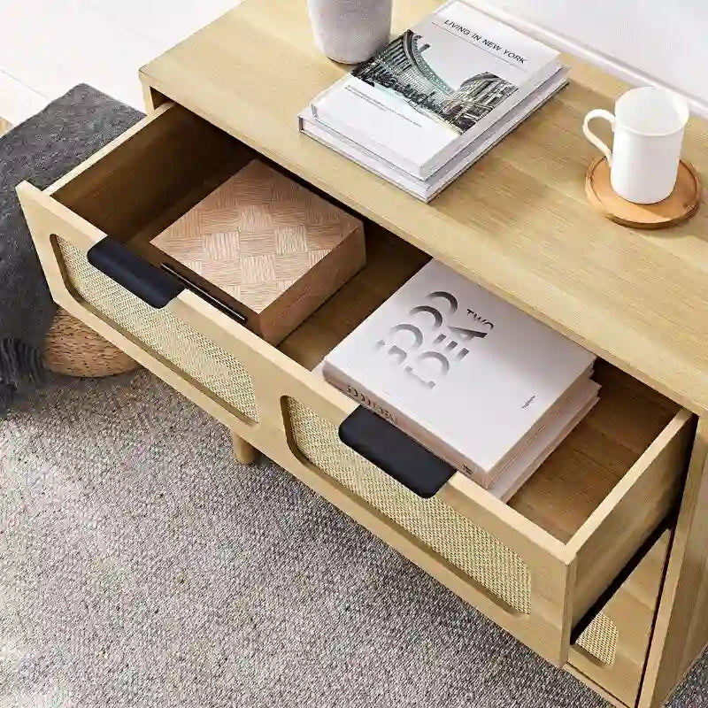 Cassettiera in stile moderno di metà secolo e boho con 3 cassetti in rattan, struttura in MDF e gambe in legno massello