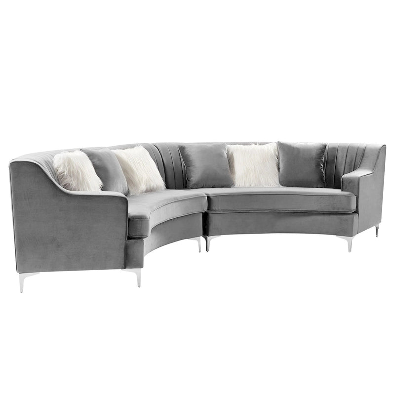 Gepolstertes Samtsofa, geschwungene Couch mit Kissen