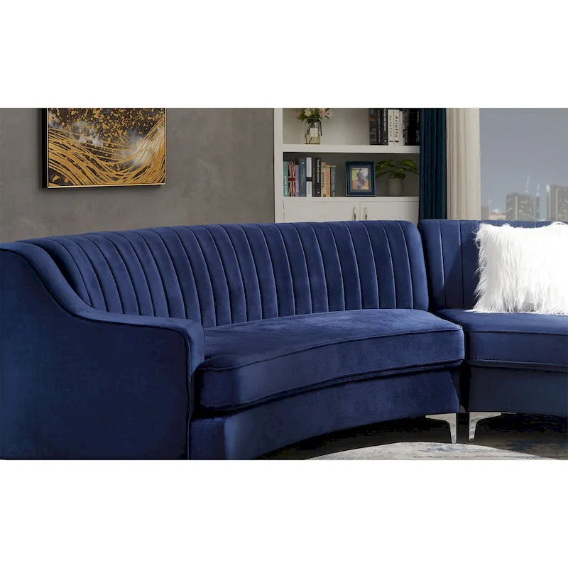 Gepolstertes Samtsofa, geschwungene Couch mit Kissen