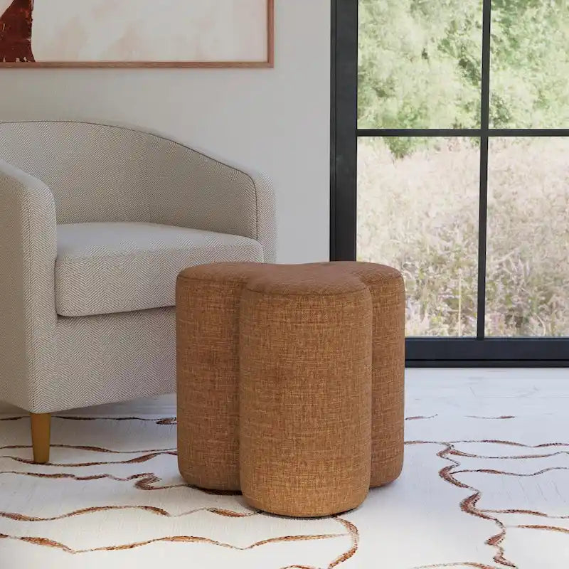 Pouf rotondo a forma di trifoglio con poggiapiedi e tessuto imbottito, seduta decorativa per il soggiorno